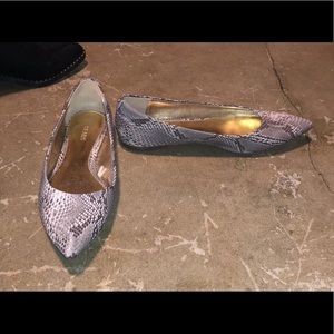 Pointed toe flats